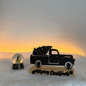 Decorațiune Crăciun, Mașinuță cu Brad și Text „Merry Christmas”– Eco-friendly, Baza din Lemn Natural, Negru 9.5cm, Handmade, Decor Interior Birou, Sufragerie, Cadou Crăciun, Printat 3D din PLA Eco (plastic biodegradabil), DECORADI® - Img 2