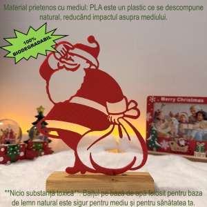Decorațiune Crăciun, Moș Crăciun cu Sacul de Cadouri – Eco-friendly, Baza din Lemn Natural, Rosu 21.5cm, Handmade, Decor Interior Birou, Sufragerie, Cadou Crăciun, Printat 3D din PLA Eco (plastic biodegradabil), DECORADI® - Img 4
