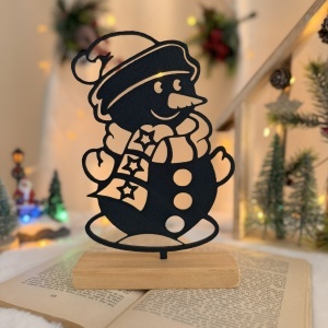 Decorațiune Crăciun, Omulet de Zăpadă – Eco-friendly, Baza din Lemn Natural, Negru 21.5cm, Handmade, Decor Interior Birou, Sufragerie, Cadou Crăciun, Printat 3D din PLA Eco (plastic biodegradabil), DECORADI®