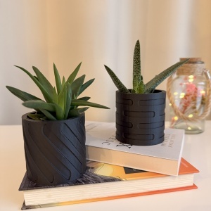 Set 2 Ghivece pentru plante mici (plantele nu sunt incluse), Diametru intern 6 cm, Negru, Printat 3D din PLA ECO(plastic biodegradabil)