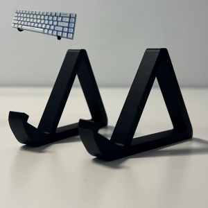 Set 2 suporti pentru tastatura imprimati 3D din PLA (Bioplastic), NEGRU, Permite eliberarea rapida a biroului, Pune in valoare tastaturile de colectie