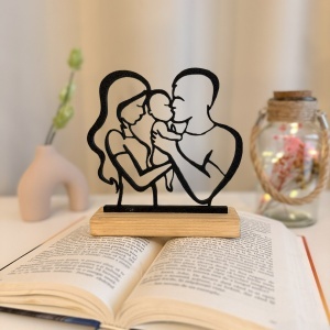 Decoratiune Casa, Familie – DECORADI®, Eco-friendly, Baza din Lemn Natural, Design Modern, Negru 15 cm – Cadou sau Decoratiune de interior minimalista, Printat 3D din PLA Eco (plastic biodegradabil)