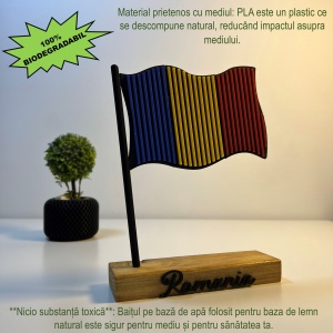 Decoratiune Casa, Steagul Romaniei – DECORADI®, Eco-friendly, Baza din Lemn Natural, Design Abstract, Multicolor 18 cm – Cadou sau Decoratiune de interior cu design modern, Printat 3D din PLA Eco (plastic biodegradabil) - Img 3