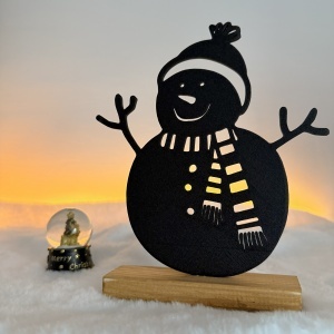 Decorațiune Crăciun, Om de Zăpadă – Eco-friendly, Baza din Lemn Natural, Negru 21cm, Handmade, Decor Interior Birou, Sufragerie, Cadou Crăciun, Printat 3D din PLA Eco (plastic biodegradabil), DECORADI® - Img 2