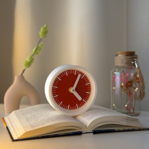 Ceas de birou - Mecanism SILENTIOS – DECORADI®, Eco-friendly, Design Modern, Colectie Kaleia, Alb / Rosu, Diametru 11cm – Cadou sau Ceas de camera decorativ cu design modern, Printat 3D din PLA ECO (plastic biodegradabil)