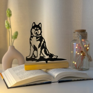Decoratiune Casa, Lup – DECORADI®, Eco-friendly, Baza din Lemn Natural, Design Modern, Negru 16cm – Cadou sau Decoratiune de interior ideala pentru iubitorii de animale, Printat 3D din PLA ECO (plastic biodegradabil)