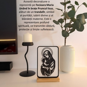 Decoratiune religioasa Fecioara Maria cu Pruncul – DECORADI®, Eco-friendly, Baza din Lemn Natural, Design Modern, Alb / Negru 22 cm – Cadou sau Decoratiune de interior spirituala si minimalista, Printat 3D din PLA Eco (plastic biodegradabil) - Img 4