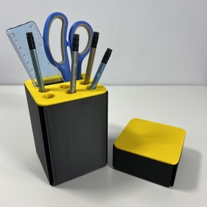 Set organizator de birou multifunctional, Suport 6 instrumente de scris si accesorii (12 X 9 X 9 CM) + Cutiuta suplimentara cu capac (4 X 9 X 9 CM), Galben/Negru, imprimat 3D din PLA (Bioplastic)