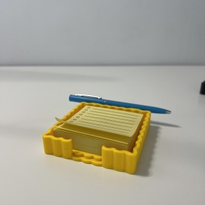 Suport pentru notite de birou cu spatiu dedicat pentru pixuri cu sablon pentru liste personalizate, Galben,9.5 cm, imprimat 3D din PLA Bioplastic
