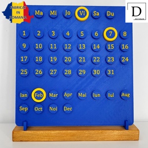Calendar decorativ birou – Perpetuu, DECORADI®, Eco-friendly, Baza din Lemn Natural, Design Abstract, albastru / galben, 23cm – Cadou sau Decoratiune de interior cu design modern, Printat 3D din PLA ECO (plastic biodegradabil) - Img 2