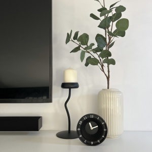 Ceas de birou - Mecanism SILENTIOS – DECORADI®, Eco-friendly, Afisare cu cifre arabe, Design Modern, Negru, Diametru 12 cm – Cadou sau Ceas de camera decorativ cu design modern, Printat 3D din PLA ECO(plastic biodegradabil) - Img 5