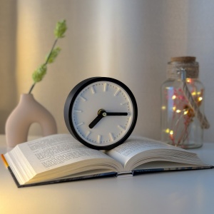Ceas de birou - Mecanism SILENTIOS – DECORADI®, Eco-friendly, Design Modern, Colectie Spectrum, Alb / Negru, Diametru 11cm – Cadou sau Ceas de camera decorativ cu design modern, Printat 3D din PLA ECO(plastic biodegradabil)