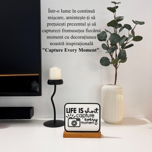Decoratiune Casa, Capture Every Moment – DECORADI®, Eco-friendly, Baza din Lemn Natural, Design Modern, alb / negru 15cm – Cadou sau Decoratiune de interior ideala pentru iubitorii de fotografie, Printat 3D din PLA ECO (plastic biodegradabil) - Img 4