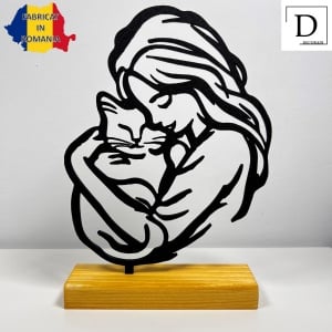 Decoratiune Casa, Fata cu pisica in brate – DECORADI®, Eco-friendly, Baza din Lemn Natural, Design Modern, Negru 21cm – Cadou sau Decoratiune de interior ideala pentru iubitorii de animale, Printat 3D din PLA(plastic biodegradabil) - Img 2
