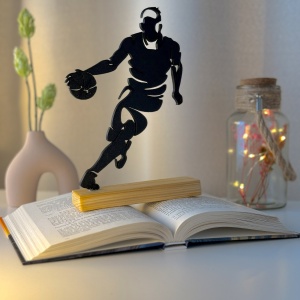 Decoratiune Casa, Jucator de baschet – DECORADI®, Eco-friendly, Baza din Lemn Natural, Design Abstract, Negru 20cm – Cadou sau Decoratiune de interior ideala pentru iubitorii de sport, Printat 3D din PLA Eco (plastic biodegradabil)