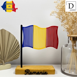 Decoratiune Casa, Steagul Romaniei – DECORADI®, Eco-friendly, Baza din Lemn Natural, Design Abstract, Multicolor 18 cm – Cadou sau Decoratiune de interior cu design modern, Printat 3D din PLA Eco (plastic biodegradabil) - Img 2
