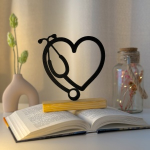 Decoratiune Casa, Stetoscop – DECORADI®, Eco-friendly, Baza din Lemn Natural, Design Modern, Negru 16.5cm – Cadou sau Decoratiune de interior ideala pentru cadrele medicale, Printat 3D din PLA ECO(plastic biodegradabil)
