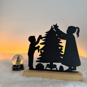 Decorațiune Crăciun, Copii Împodobind Bradul– Eco-friendly, Baza din Lemn Natural, Negru, 16cm, Handmade, Decor Interior Birou, Sufragerie, Cadou Crăciun, Printat 3D din PLA Eco (plastic biodegradabil), DECORADI® - Img 2