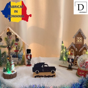 Decorațiune Crăciun, Mașinuță cu Brad și Text „Merry Christmas”– Eco-friendly, Baza din Lemn Natural, Negru 9.5cm, Handmade, Decor Interior Birou, Sufragerie, Cadou Crăciun, Printat 3D din PLA Eco (plastic biodegradabil), DECORADI® - Img 3