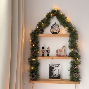 Decorațiune Crăciun Scenă cu Moș Crăciun și Reni – Eco-friendly, Baza din Lemn Natural, Negru 19cm, Handmade, Decor Interior Birou, Sufragerie, Cadou Crăciun, Printat 3D din PLA Eco (plastic biodegradabil), DECORADI® - Img 5