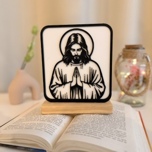 Decoratiune religioasa 3D Iisus Hristos in rugaciune, DECORADI, Alb/Negru, Lemn natural, 17x14x4cm