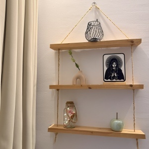 Decoratiune religioasa Fecioara Maria in rugaciune – DECORADI®, Eco-friendly, Baza din Lemn Natural, Design Modern, Alb / Negru 21 cm – Cadou sau Decoratiune de interior spirituala si minimalista, Printat 3D din PLA Eco (plastic biodegradabil) - Img 5