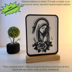 Decoratiune religioasa Fecioara Maria in rugaciune – DECORADI®, Eco-friendly, Baza din Lemn Natural, Design Modern, Alb / Negru 19 cm – Cadou sau Decoratiune de interior spirituala si minimalista, Printat 3D din PLA Eco (plastic biodegradabil) - Img 3