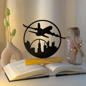 Decoratiune Casa, Avion – DECORADI®, Eco-friendly, Baza din Lemn Natural, Design Modern, Negru 16.5cm – Cadou sau Decoratiune de interior ideala pentru iubitorii de calatorii, Printat 3D din PLA Eco (plastic biodegradabil)