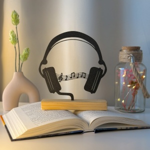 Decoratiune Casa, Casti cu portativ – DECORADI®, Eco-friendly, Baza din Lemn Natural, Design Modern, Negru 17cm – Cadou sau decoratiune de interior ideala pentru iubitorii de muzica, Printat 3D din PLA Eco (plastic biodegradabil)