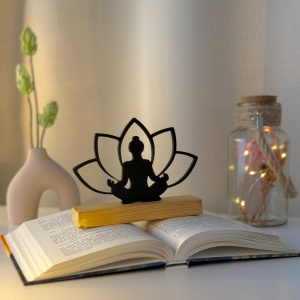 Decoratiune Casa, Meditatie – DECORADI®, Eco-friendly, Baza din Lemn Natural, Design Abstract, Modern, Negru 11cm – Cadou sau Decoratiune de interior cu design modern, Printat 3D din PLA Eco (plastic biodegradabil)
