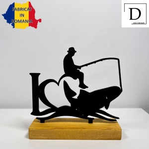 Decoratiune Casa, Pescar – DECORADI®, Eco-friendly, Baza din Lemn Natural, Design Modern, Negru 13.5cm – Cadou sau Decoratiune de interior ideala pentru iubitorii pescuitului, Printat 3D din PLA Eco (plastic biodegradabil) - Img 2