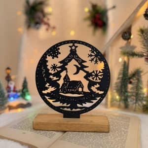 Decorațiune Crăciun, Glob cu Peisaj de Iarnă și Biserică– Eco-friendly, Baza din Lemn Natural, Negru 17cm, Handmade, Decor Interior Birou, Sufragerie, Cadou Crăciun, Printat 3D din PLA Eco (plastic biodegradabil), DECORADI®