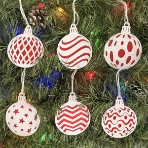 Set 6 ornamente brad Craciun Eco-friendly, Alb/Rosu, diametru 9 cm, Cadou Crăciun, Printat 3D din PLA Eco (plastic biodegradabil), DECORADI®