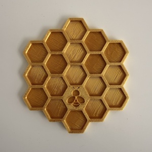 Set 6 suporturi / coastere pahare, Albinute, hexagon, diametru 9 cm, Auriu, cutie inclusa, imprimate 3D - Img 4