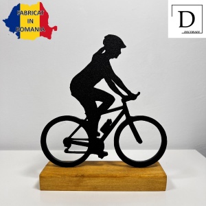 Decoratiune Casa, Biciclista – DECORADI®, Eco-friendly, Baza din Lemn Natural, Design Modern, Negru 17cm – Cadou sau Decoratiune de interior ideala pentru ciclisti, Printat 3D din PLA Eco(plastic biodegradabil) - Img 2