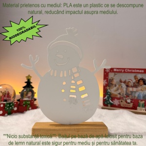 Decorațiune Crăciun, Om de Zăpadă – Eco-friendly, Baza din Lemn Natural, Alb, 21.5 cm, Handmade, Decor Interior Birou, Sufragerie, Cadou Crăciun, Printat 3D din PLA Eco (plastic biodegradabil), DECORADI® - Img 4