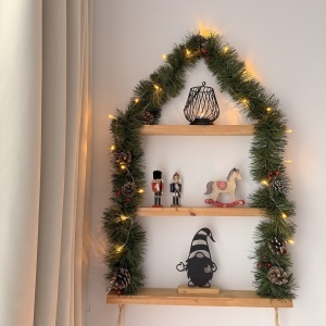 Decorațiune Crăciun, Spiriduș de Sărbători – Eco-friendly, Baza din Lemn Natural, Negru 21.5cm, Handmade, Decor Interior Birou, Sufragerie, Cadou Crăciun, Printat 3D din PLA Eco (plastic biodegradabil), DECORADI® - Img 5