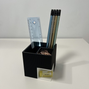 Suport articole birou 2 in 1, Multifunctional, Suport instrumente de scris si accesorii + compartiment inferior fix, Alb/Negru, 8 CM, imprimat 3D din PLA (Bioplastic)