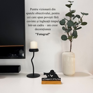 Decoratiune Casa, Fotograf – DECORADI®, Eco-friendly, Baza din Lemn Natural, Design Modern, Negru 10cm – Cadou sau Decoratiune interior ideala pentru iubitorii de fotografie, Printat 3D din PLA ECO (plastic biodegradabil) - Img 4
