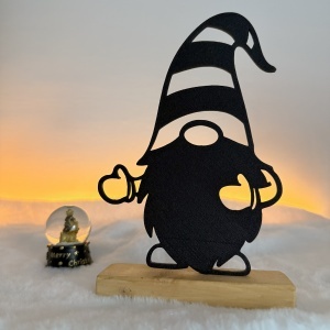 Decorațiune Crăciun, Spiriduș de Sărbători – Eco-friendly, Baza din Lemn Natural, Negru 21.5cm, Handmade, Decor Interior Birou, Sufragerie, Cadou Crăciun, Printat 3D din PLA Eco (plastic biodegradabil), DECORADI® - Img 2