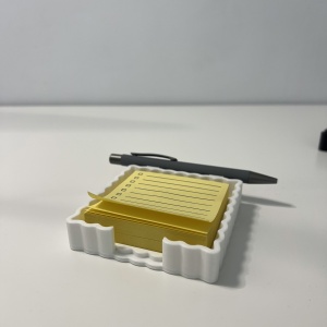 Suport pentru notite de birou cu spatiu dedicat pentru pixuri + sablon pentru liste personalizate, Alb,9.5 cm, imprimat 3D din PLA (Bioplastic)
