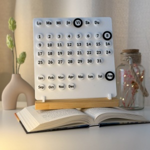 Calendar decorativ birou – Perpetuu, DECORADI®, Eco-friendly, Baza din Lemn Natural, Design Abstract, alb / negru, 23cm – Cadou sau Decoratiune de interior cu design modern, Printat 3D din PLA ECO (plastic biodegradabil)