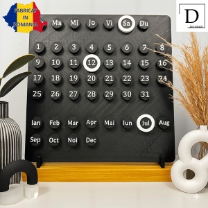 Calendar decorativ birou – Perpetuu, DECORADI®, Eco-friendly, Baza din Lemn Natural, Design Abstract, negru / alb, 23cm – Cadou sau Decoratiune de interior cu design modern, Printat 3D din PLA ECO (plastic biodegradabil) - Img 2