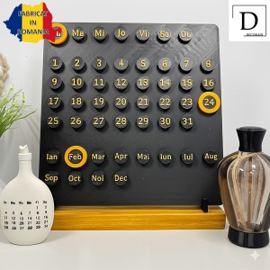 Calendar decorativ birou – Perpetuu, DECORADI®, Eco-friendly, Baza din Lemn Natural, Design Abstract, negru / auriu, 23cm – Cadou sau Decoratiune de interior cu design modern, Printat 3D din PLA ECO (plastic biodegradabil) - Img 3