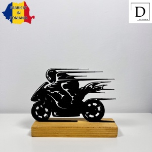 Decoratiune Casa, Motociclist – DECORADI®, Eco-friendly, Baza din Lemn Natural, Design Modern, Negru 11cm – Cadou sau Decoratiune de interior ideala pentru iubitorii de Moto, Printat 3D din PLA ECO(plastic biodegradabil) - Img 2