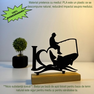 Decoratiune Casa, Pescar – DECORADI®, Eco-friendly, Baza din Lemn Natural, Design Modern, Negru 13.5cm – Cadou sau Decoratiune de interior ideala pentru iubitorii pescuitului, Printat 3D din PLA Eco (plastic biodegradabil) - Img 3