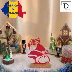Decorațiune Crăciun, Moș Crăciun cu Sacul de Cadouri – Eco-friendly, Baza din Lemn Natural, Rosu 21.5cm, Handmade, Decor Interior Birou, Sufragerie, Cadou Crăciun, Printat 3D din PLA Eco (plastic biodegradabil), DECORADI® - Img 3