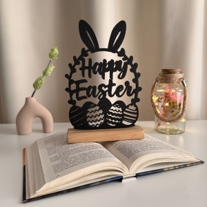 Decoratiune de Paste, Happy Easter, Eco-friendly, Baza din Lemn Natural, Negru, 22.5 cm, Handmade, Decor Interior Birou, Sufragerie, Cadou Paste, Printat 3D din PLA Eco (plastic biodegradabil), DECORADI®