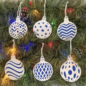 Set 6 ornamente brad Craciun Eco-friendly, Alb/Albastru, diametru 9 cm, Cadou Crăciun, Printat 3D din PLA Eco (plastic biodegradabil), DECORADI®
