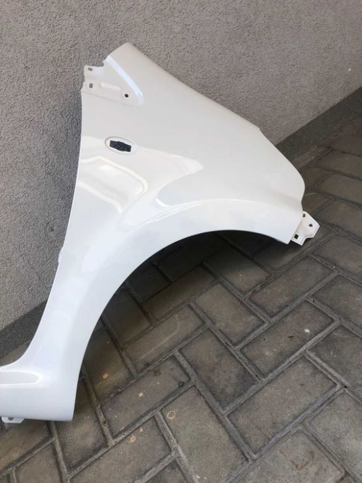 Aripa Fata Stanga Toyota Aygo 2006-2012 Vopsita Alb - Disponibil în rate - Img 3